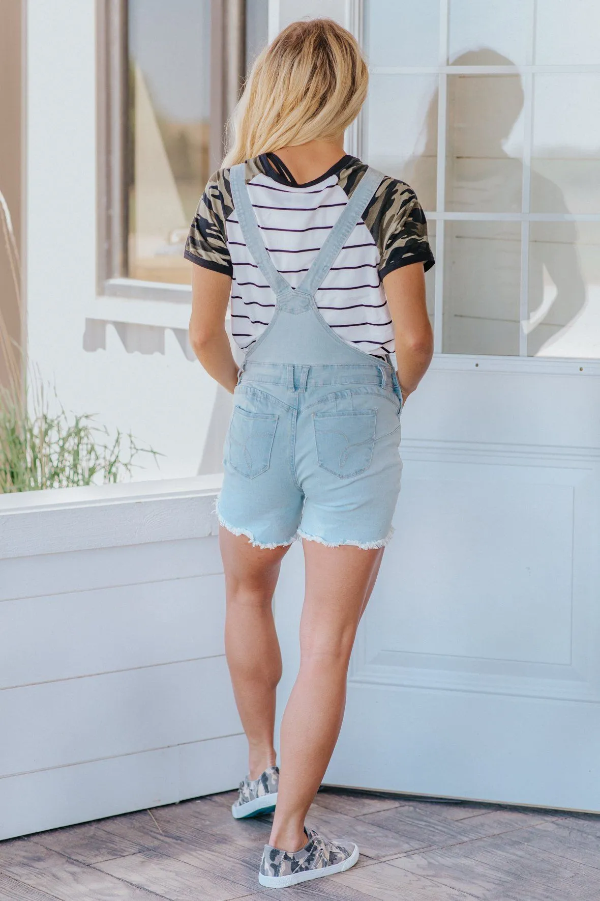 At A Cross Road Overall Jeans Short In Light Denim