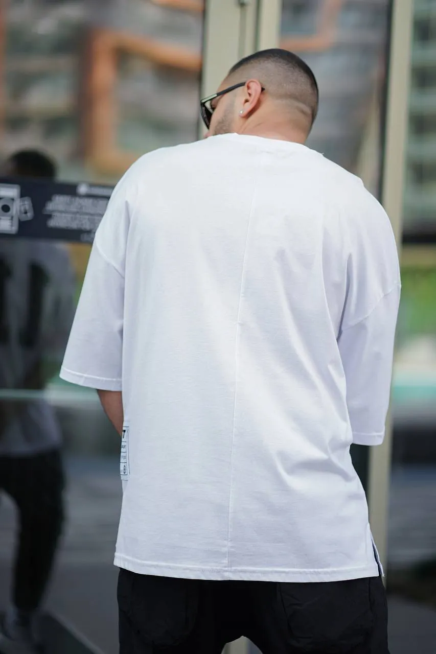 Sneakerjeans White Favela Printed Oversize T-Shirt PE02