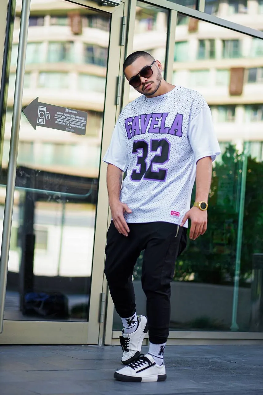 Sneakerjeans White Favela Printed Oversize T-Shirt PE02